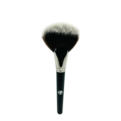 W7 Fluffy Fan Brush1